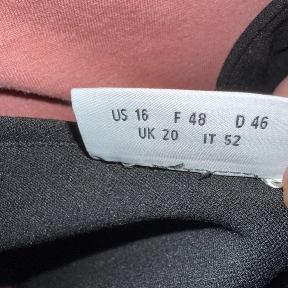 Akris Punto Black V-Neck Sleeveless Top - Picture 6 of 7